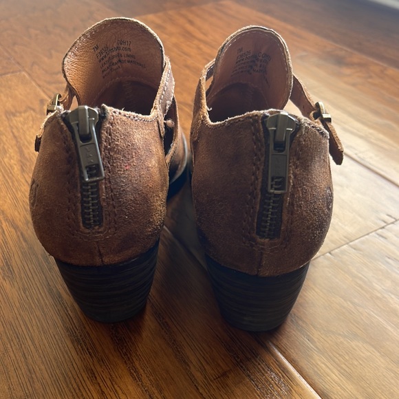 Size 7 Brown Born suede bootie with zipper back - Picture 6 of 6
